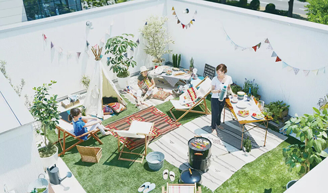 Thiết kế sân thượng thành vườn cỏ tạo không gian thư giãn ngoài trời cho gia đình